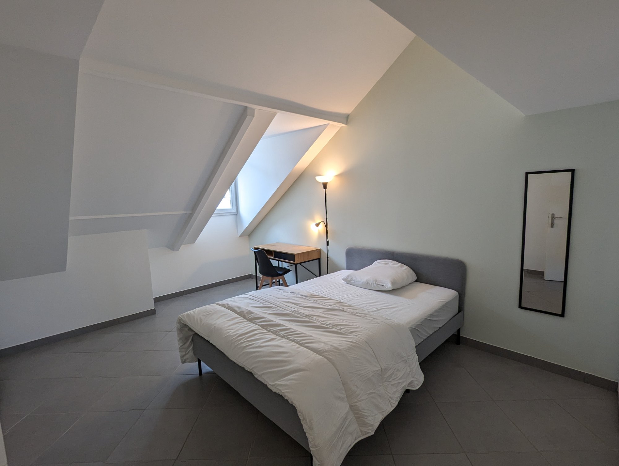 Chambre standard meublée colocation Trappes Saint-Quentin-en-Yvelines